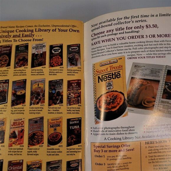 Christmas Cookies 1991 Favorite Brand Names Recipes Paperback - Picture 8 of 8